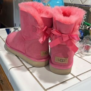 Uggs Mini Bailey Bow Boots…practically NEW…Women’s Size 9…Hot Pink!!